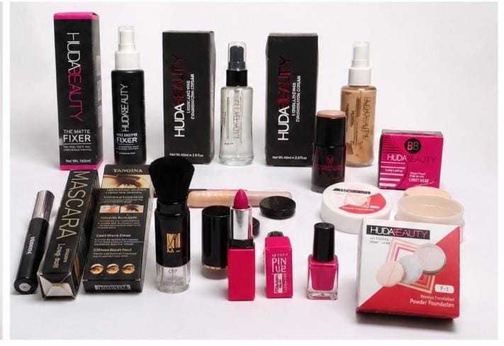 13%20in%201%20Makeup%20Kit%20for%20Girls%20&%20Women%20%20Complete%20All-in-One%20Makeup%20Set%20with%20Foundation,%20Primer,%20Fixer,%20Lipstick,%20Mascara,%20Powder%20&%20Beauty%20Essentials%20-%20Image%204