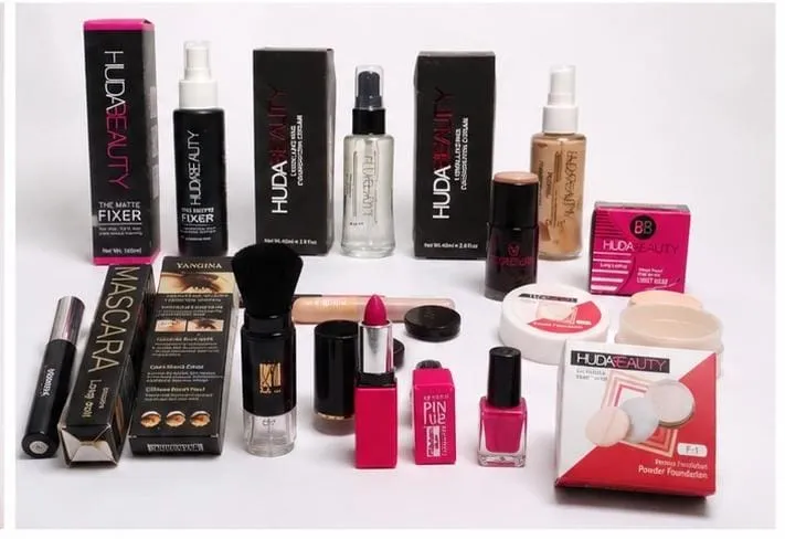 13%20in%201%20Makeup%20Kit%20for%20Girls%20&%20Women%20%20Complete%20All-in-One%20Makeup%20Set%20with%20Foundation,%20Primer,%20Fixer,%20Lipstick,%20Mascara,%20Powder%20&%20Beauty%20Essentials%20-%20Image%204