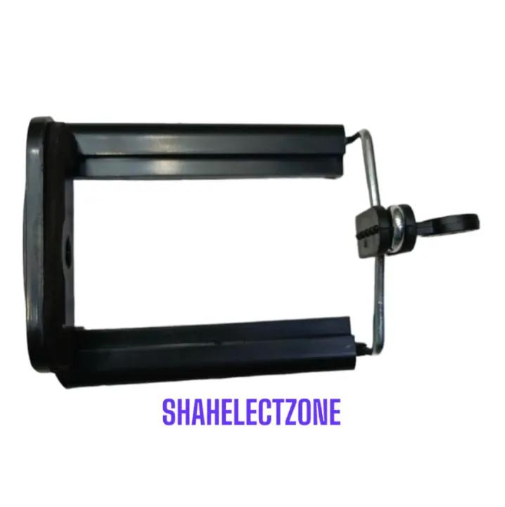 7-feet%20tripod%20stand%20with%20Fancy%20Mobile%20holder%20for%20multipurpose%20use,%20equipment,%20photography,%20videography,%20Tiktok,%20studio%20lighting,%20and%20ring%20light%20in%20an%20elegant%20home%20-%20Image%207