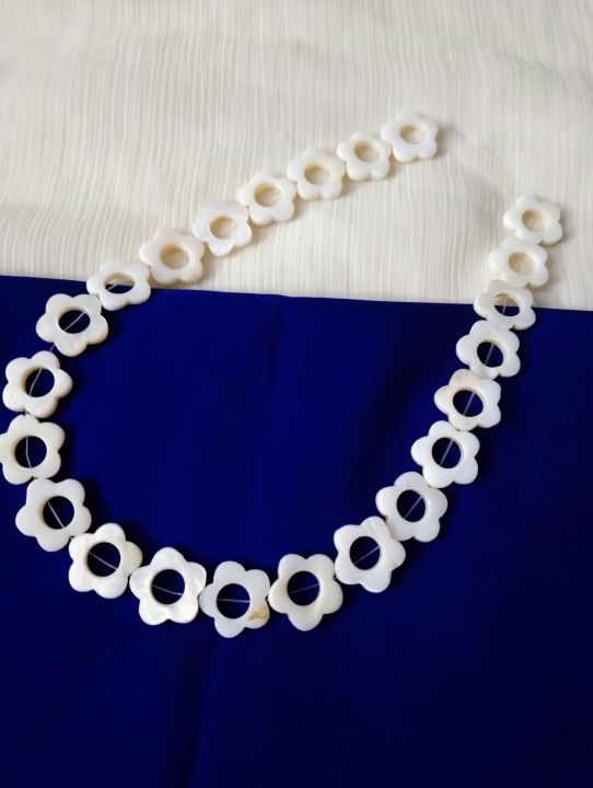 6pcs%20Natural%20Flat%20Flower%20White%20Mother%20of%20Pearl%20Sea%20Shell%20Beads%20for%20Crafting%20-%20DIY%20Crafting%20Elegant%20Jewelry%20Making%20Supplies%20-%20Image%204