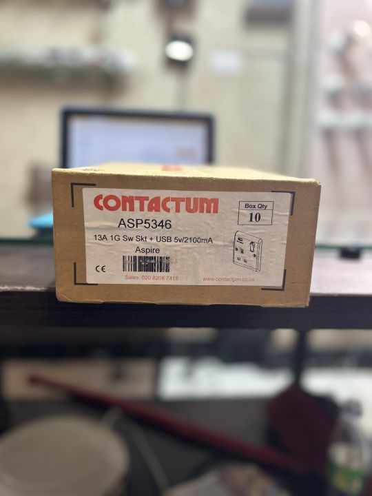 13A%201%20Gang%20Switched%20Socket%20With%20USB%20Charger%20(5V%20DC%202.1A)%20-%20Image%203