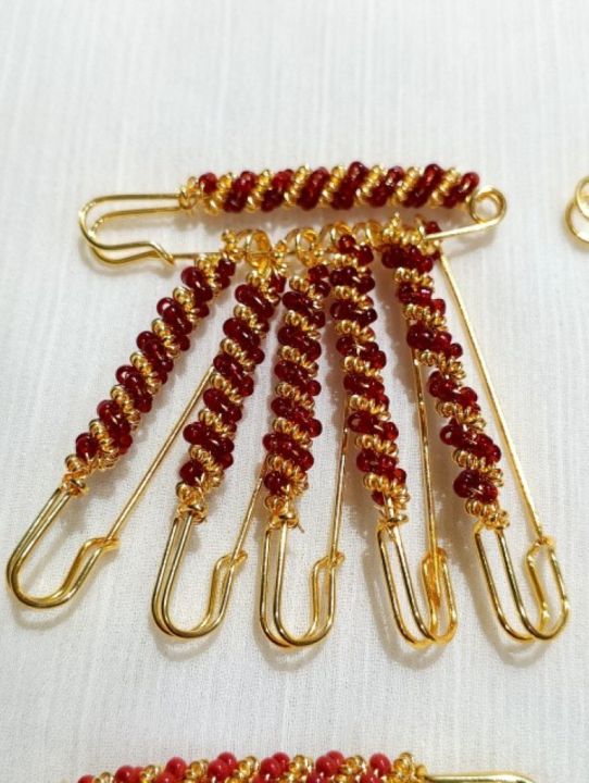 Elegant%20Hijab%20Pins%20%E2%80%93%20Pack%20of%206%20Fancy%20Safety%20Pins%20with%20Seed%20Beads%20-%20Image%205