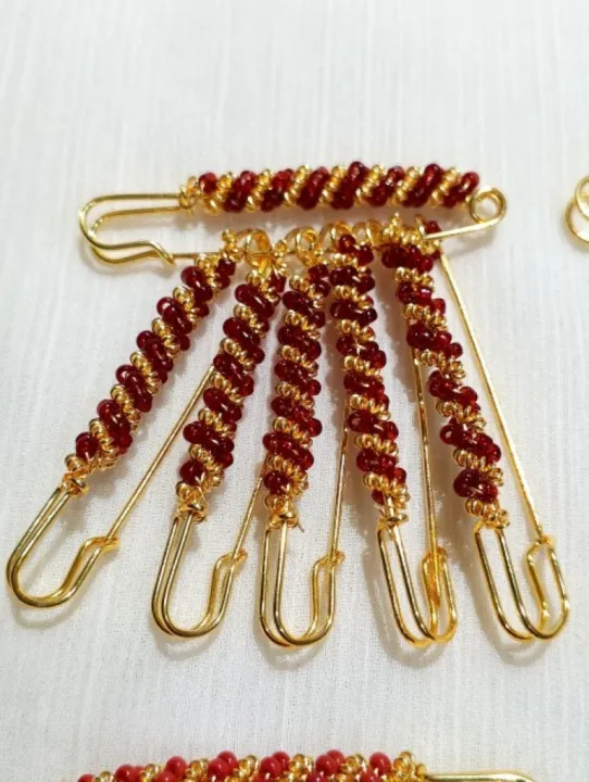 Elegant%20Hijab%20Pins%20%E2%80%93%20Pack%20of%206%20Fancy%20Safety%20Pins%20with%20Seed%20Beads%20-%20Image%205