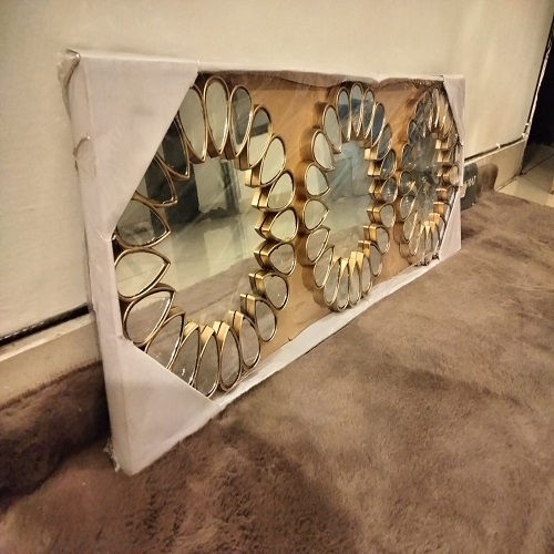 Unique%203Pcs%20Wall%20Mirror%20Set%20with%20Petal%20Flower%20Designs%20for%20Wall%20Decorations%20and%20Home%20Decoration%20-%20Image%203