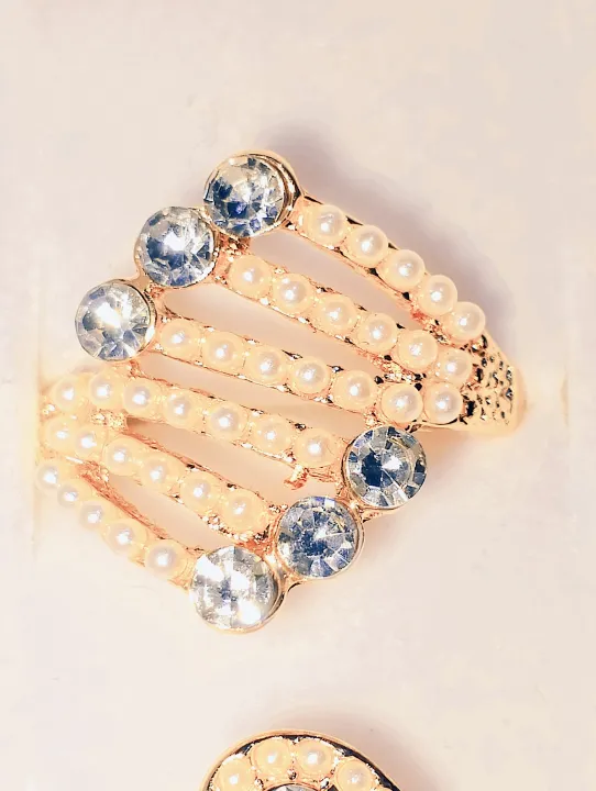 Premium%20Luxury%20Gold-Plated%20Zircon%20Ring%20for%20Women%20%E2%80%93%20Elegant%20Attractive%20Engagement%20&%20Party%20Ring%20-%20Image%208