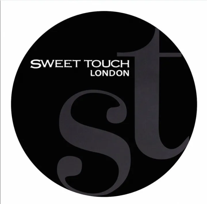 Twin%20Cake%20Compact%20Powder%20with%20Puff%20%7C%20Matte%20Finish,%20Long-Lasting%20&%20Oil%20Control%20%7C%202-in-1%20Wet%20&%20Dry%20Formula%20%7C%20Portable%20Makeup%20Powder%20with%20Sponge%20-%20Image%202