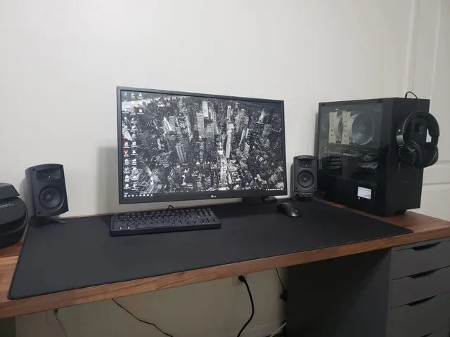 Laptop/Desktop%20Mat%2015x30%20inches%20Large%20%7C%20Desk%20Mat,%20Computer%20Table%20Protector%20Mat%20%7C%20Multi%20use%20Synthetic%20Leather%20Matt%20Large%20-%20Image%204