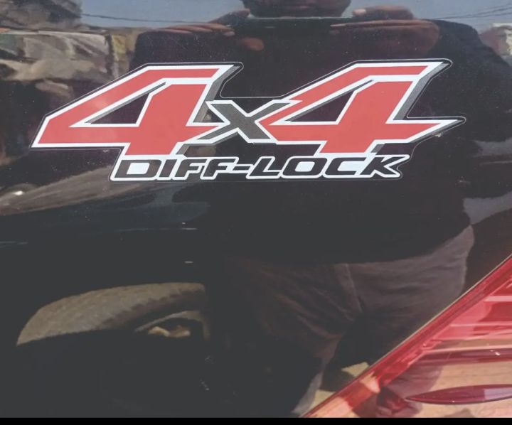 Toyota%20Hilux%20Styling%204X4%20DIFF%20LOCK%20Sticker%2011%20Inches%20White%2002%20PCS%20-%20Image%202