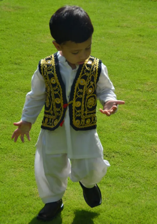 Traditional%20Afghani%20Waistcoat%20(Koti)%20with%20Cap%20-%20Image%205