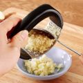 Garlic Press, Manual Garlic Press Rocker with Handle, Stainless Steel Garlic Crusher Masher, Ginger Garlic Chopper Kitchen Gadget Tool Garlic Cutter, Hand Press Tool for Garlic Paste. 