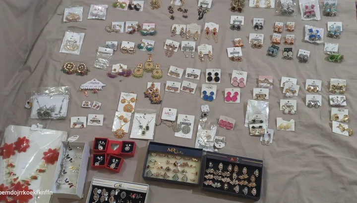 Vintage%20Gold%20Color%20Waterdrop%20Stud%20Earrings%20for%20Women%20Fashion%20INDIAN%20KOREAN%20JEWELLERY%20,Antique,Meenakari,Filigree,Tribal,%20Bead,Pachchikam,Handmade,Ivory,%20Cosmic%20Pearl,Bow%20heart,Leaf,CUBIC,Glowing%20star,Rising%20star,Knot,Jingle%20bells,LOOP/%20No%20colour%20Warranty%20-%20Image%202