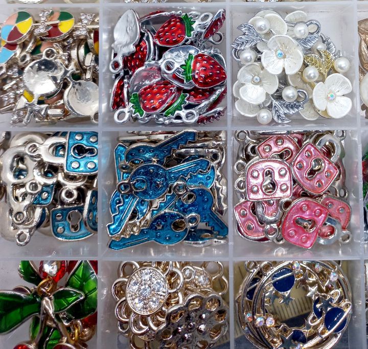 Pack of 4pcs (2pcs each), Metal Charms, DIY Customize Jewelry.
