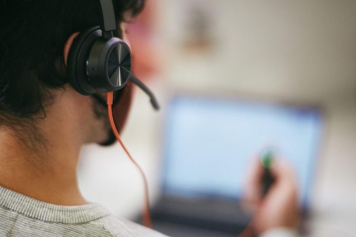 Poly%20-%20Blackwire%208225%20Wired%20Headset%20with%20Boom%20Mic%20(Plantronics)%20-%20Dual-Ear%20(Stereo)%20Computer%20Headset%20-%20USB-A%20to%20Connect%20to%20your%20PC/Mac%20-%20Active%20Noise%20Canceling-Works%20with%20Teams%20(Certified),%20Zoom%20&more%20-%20Image%204