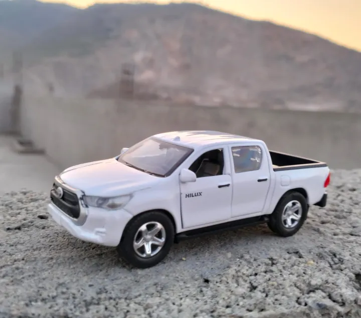 Alloy%201:36%20Toyota%20Revo%20Hilux%20Vego%20Dala%20High%20Simulation%20Metal%20Diecast%20Model%20Car%20-Multicolors%20-%20Image%205