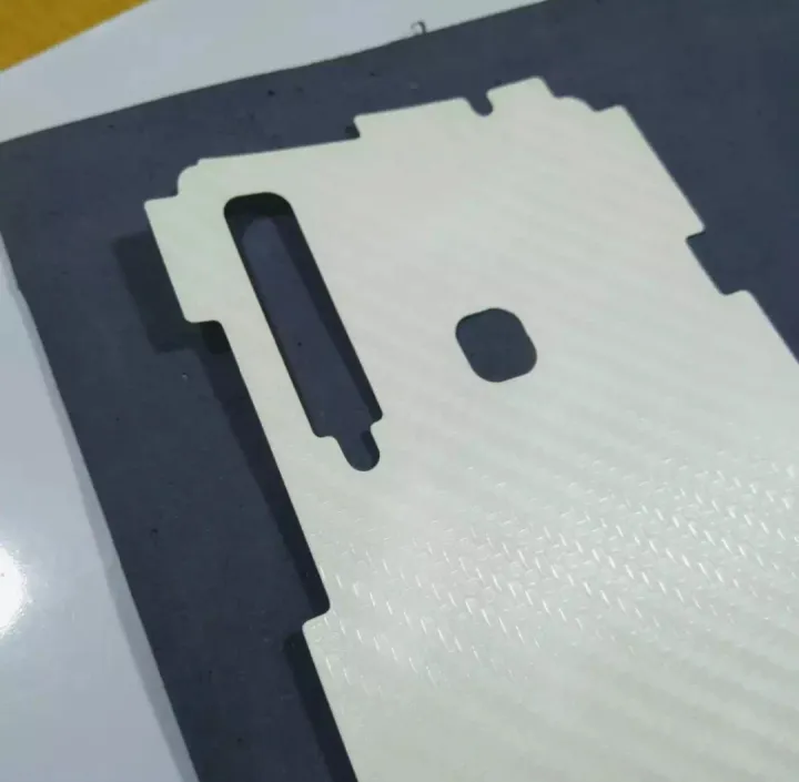 SAMSUNG%20A9%202019%20Carbon%20Fiber%20Back%20Anti%20Fingerprint%20Sheet%20Skin%20Wrap%20Transparent%20-%20Image%205