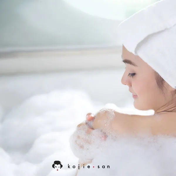 Kojie%20San%20Skin%20Lightening%20Soap%20135g%20x%202%20bars%20-%20Image%204