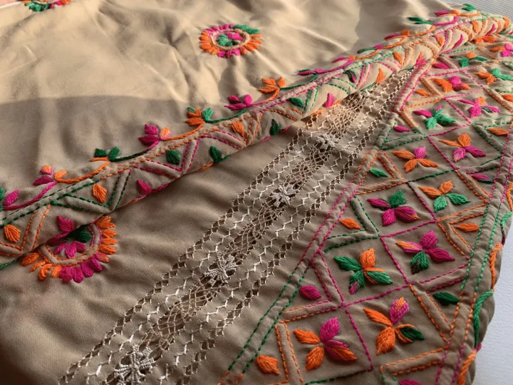 Shawl%20Ladies%20Phulkari%20Karhai%20Handmade%20Premium%20Quality%20-%20Image%204
