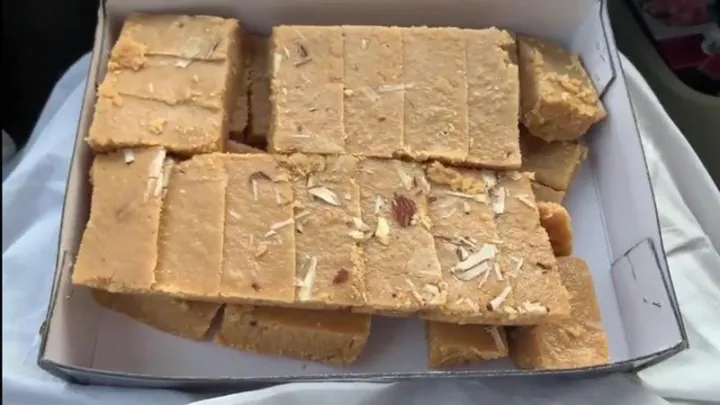 Khushi%20Sweet%20/%20Mithai-3kgSpecial%20Desi%20Ghee%20Barfi%20Mian%20Channu%20-%20Image%203