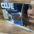 CLUE "DISCOVER THE SECRETS" FAMILY BOARD GAME. 
