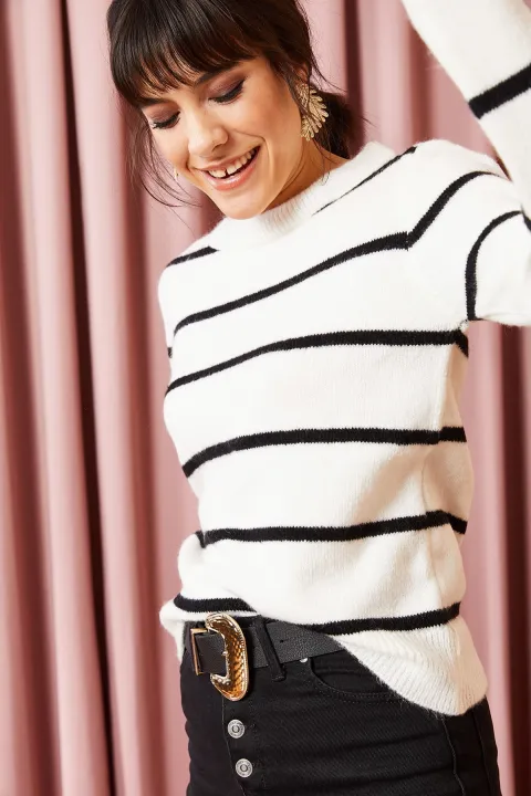 Ola%20Store%20Women's%20Ecru%20Striped%20Soft%20Textured%20Knitwear%20Sweater%20KZK-19000187%20-%20Image%204