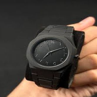 Aura%20Smart%20Watch%20for%20Men%20&%20Women%20%E2%80%93%20Stylish%20Digital%20Watch%20with%20Modern%20Design.%20-%20Image%206