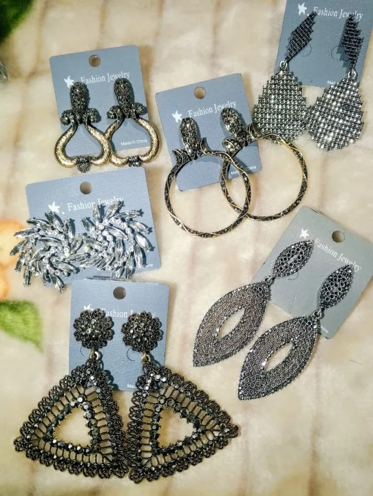 Premium%20Quality%20Elegant%20Antique%20Metallic%20Stylish%20Earrings%20%E2%80%93%20Stylish%20&%20Lightweight%20Fashion%20Jewelry%20-%20Image%203