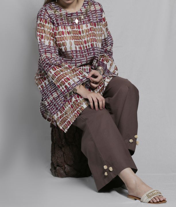Printed%20Lawn%20Kurti%20with%20Bell%20Bottom%20Trouser,%202Pc%20Pret%20Suit%20(Stitched,%20Ready-made)%20-%20Image%205