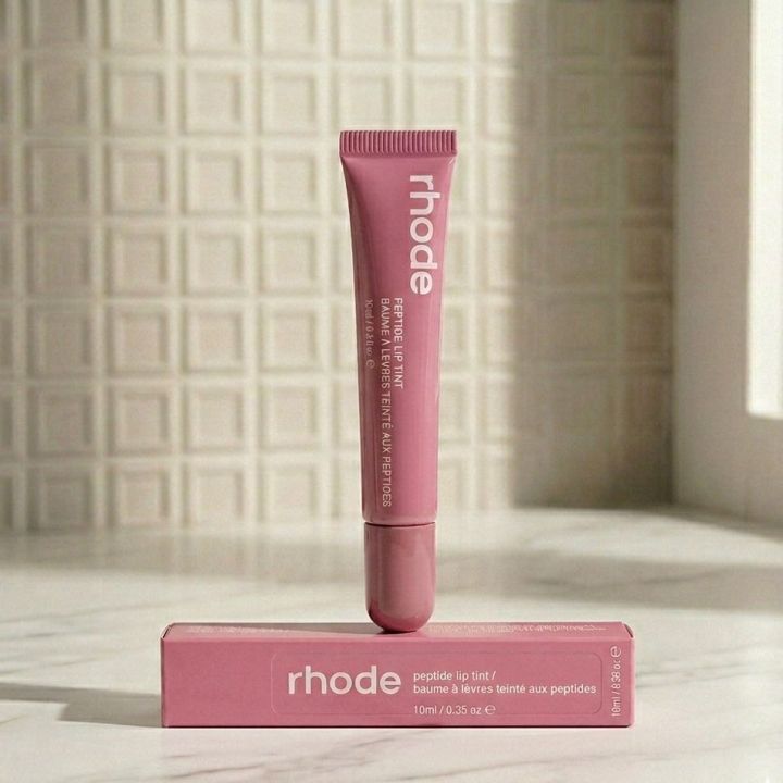 Rhode%20Lipgloss%20Blusher%20Stick%20&%20Tint%20Blush%20Liquid%20Blush%20Liquid%20Lip%20Gloss%20Lip%20Tint%20Lip%20Balm%20Lip%20Oil%20Gloss%20with%20Lip%20Peptide%20-%20Image%207
