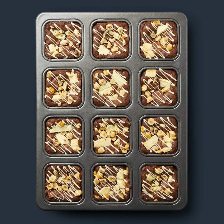 12-Cavity%20Non-Stick%20Bakeware%20Mini%20Brownie%20Bar%20Baking%20Pan%20-%20Square%20Cake/Muffin/Cheesecake%20Tray%20-%20Image%206