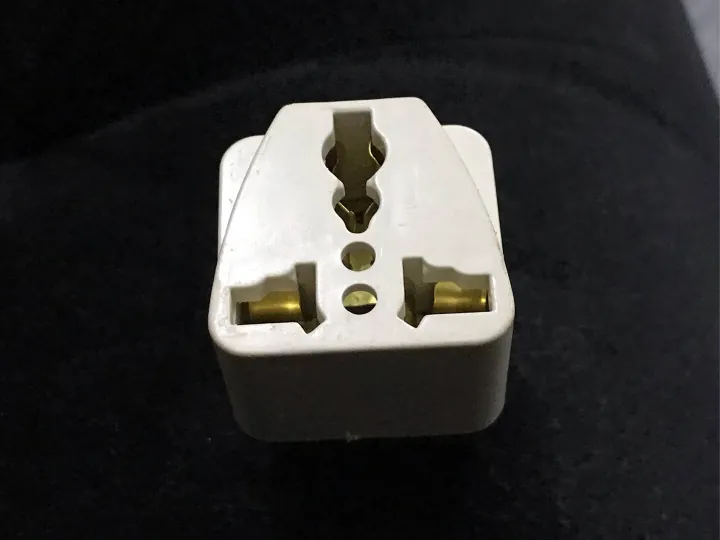 UK%203%20Pin%20Plug%20Travel%20Universal%20Plug%20Socket%20Adapter%20Pack%20of%203%20-%20Image%203