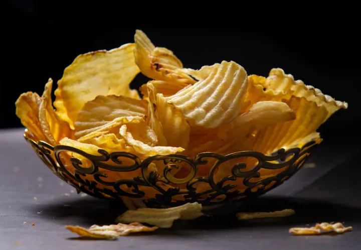 crispy%20,%20salty%20and%20crinkle%20bakery%20chips%20in%20a%20pack%20of%204%20-%20Image%202