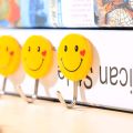 Wall Hooks for Hanging , Set of 5, Very Strong Adhesive, Weight Capacity: 1.0 kg, Smiley Face Texture Adhesive Wall Hanging Multipurpose Hooks For Kitchen And Bathrooms Grain Smiley Shaped Adhesive Hooks. 