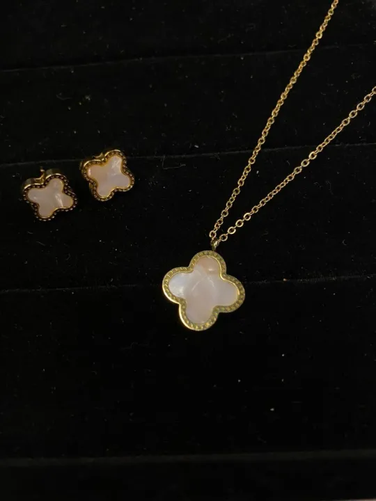 Van%20Cleef%20&%20Arpels%E2%80%99%20New%20Alhambra%20Set%20-%20Image%203