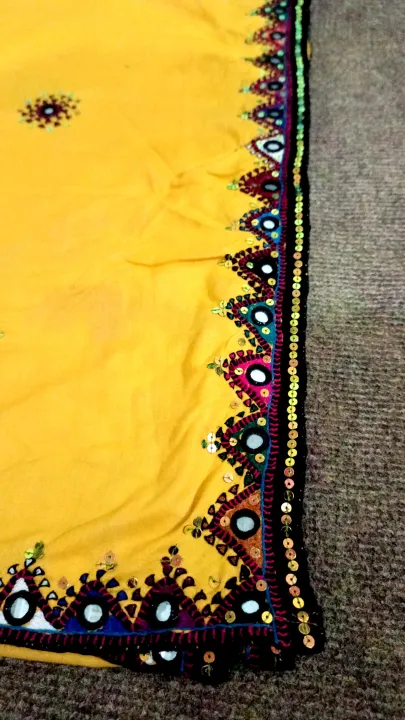 Sindhi/%20balochi%20embroidered%20large%20size%20original%20karhai%20handmade%20yellow%20chadar%20for%20ladies%20-%20Image%202