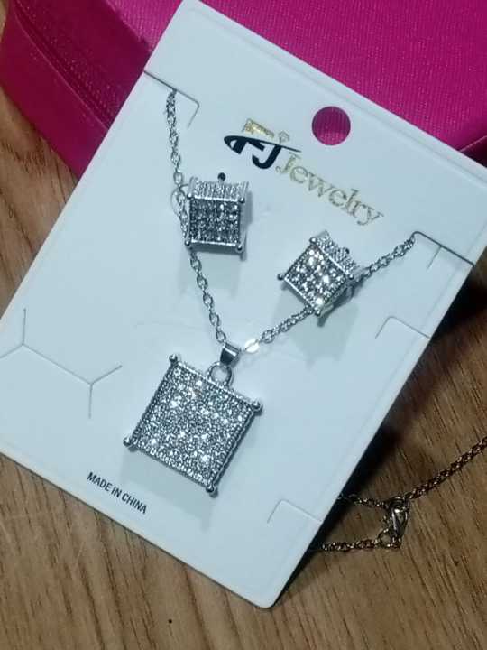 Hip%20Hop%20Broken%20Heart%20Pendant%20Necklace%20Diamonds%20Pendants%20golden%20selvar%20Twist%20Chain%20Jewelry%20Sweater%20Chain%20-%20Image%203