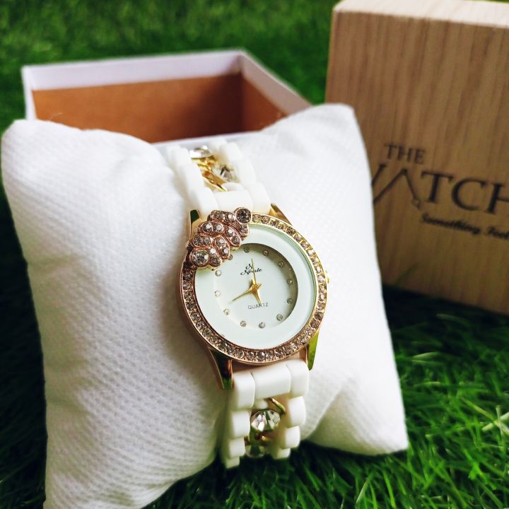 Stylish%20Fashion%20Watch%20For%20Girls%20&%20Women%20-%20New%20Luxury%20Ladies%20Wrist%20Watch%20-%20Beautiful%20Gift%20For%20Her%20-%20Image%204