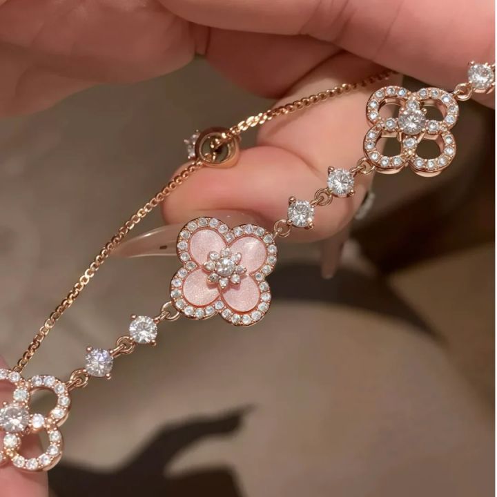 Elegant%20Sakura%20Cleef%20Bracelet%20-%20Image%203