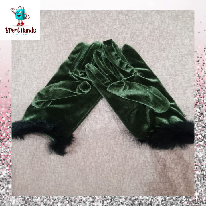 Women's%20Girl's%20Black%20Winter%20Velvet%20Gloves%20With%20Frr%20Cuff%20On%20Wrist%20-%20Image%207