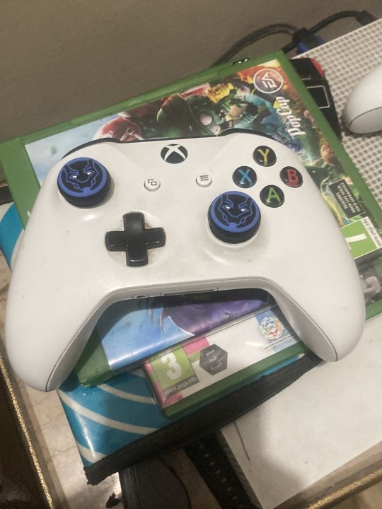 Pack%20of%202pc%20DualSense%205%20DualShock%204%20Xbox%20Controller%20Thumb%20Grip%20KeyCaps%20For%20PS4%20PS5%20XBox%20One%20Series%20X%20Controller%20Thumb%20Grips%20-%20Image%204