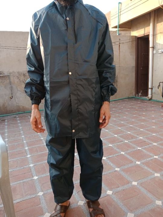 Rain%20Suit%20for%20Men%20/%20women,%20Waterproof%20Raincoat%20with%20Pants%20Parachute%20Fabric,%20FOG%20SUIT%20Moisture%20proof%20rainwear,%20Lightweight%202%20Pieces%20Hooded%20Coat%20and%20Trouser,%20fully%20Protector%20for%20Outdoor%20Activities%20-%20Image%203