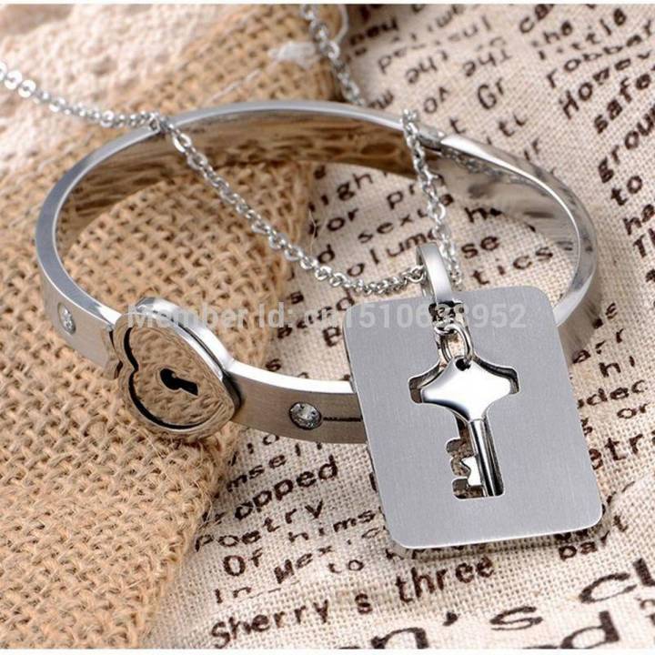 Love Lock Heart Bracelets [BANGLES & KEY PENDENT]