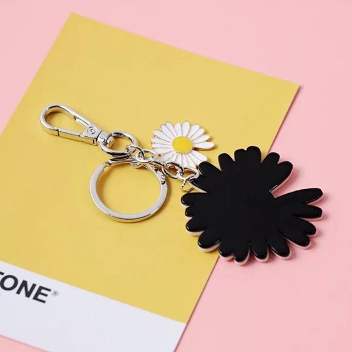 %E3%80%90Happytree%E3%80%91%20White%20Daisy%20Keychain%20Fashion%20Alloy%20Flowers%20Keychain%20For%20Women%20Enamel%20Flower%20Charm%20Key%20Chain%20Girl%20Car%20Bag%20Pendant%20Keyring%20Gifts%20-%20Image%205