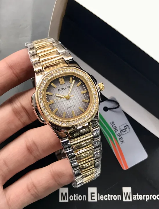 SUNLIFEX%20Luxury%20Women's%20Quartz%20Watch%20%E2%80%93%20Gold%20&%20Silver%20Stainless%20Steel%20Strap%20%E2%80%93%20Elegant%20Fashion%20Timepiece%20-%20Image%202