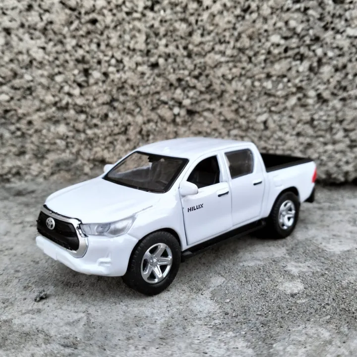 1:36%20Scale%20Toyota%20Revo%20Hilux%20(Vego%20Dala)%20Diecast%20Model%20Car%20(premium%20quality%20diecast%20Model)%20-%20Image%206