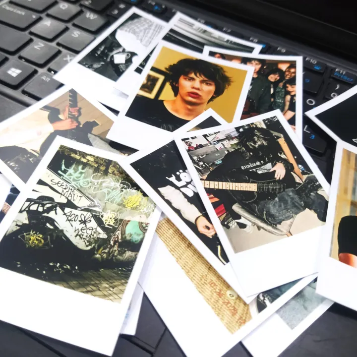 Rodrick Raps 15 pcs RODRICK DIRTBAG POLAROIDS pack based on the rock alternative rap ...