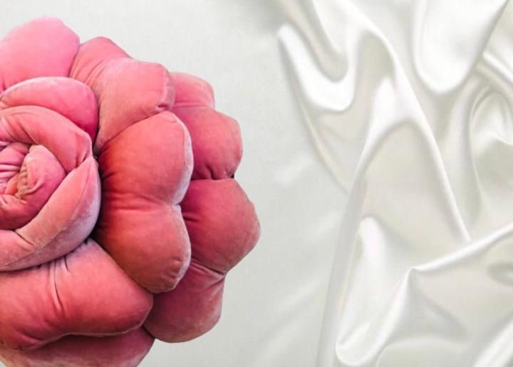 Velvet%20Rose%20flower%20Cushions-Cushion%20Room%20Decoration%20Items-Sofa%20Cushion%20-%20Filled%20with%20Fiber%20Polyester%20-%20Image%208