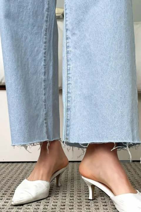 High%20Waist%20Wide%20Leg%20Fashion%20Denim%20Jeans%20for%20Women%20-%20Stylish%20and%20Comfortable%20-%20Image%2010