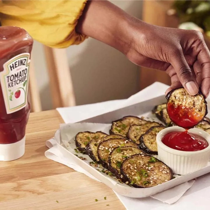 Heinz%20Tomato%20Ketchup%20Top%20Down,%20910%20gm%20-%20Image%204