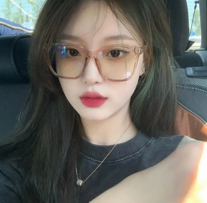 Transparent%20Lightweight%20Anti%20Glare%20UV%20Ray%20Eyeglasses%20For%20Men/Women%20-%20Image%204