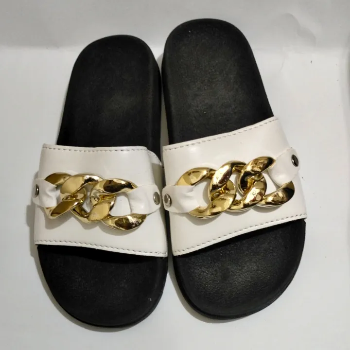 Women's%20Flat%20Slide%20Sandals%20with%20Metallic%20gold%20Chain%20slide%20for%20girls%20Fashionable%20&%20Comfortable%20Summer%20Slipper%20Flip%20Flop%20-%20Image%207